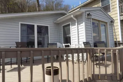 Image de Waterfront Cottage avec amarrage sur le lac Keuka