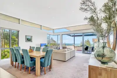 Image de Penthouse de luxe avec vue panoramique sur l'océan
