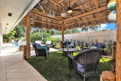 Image de Grande maison 4/3 - 7min Walk 2 Beach! - Piscine privée chauffée Lrg, Tiki, 10 personnes et plus