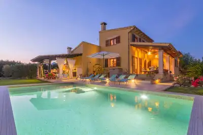 Image de Finca for 6 with pool and playground in Inca.