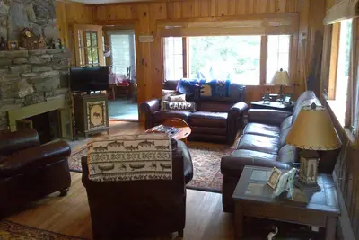 Image de Camp de charme 2br avec plage privée, patio, terrasse, cheminée - toutes les commodités!
