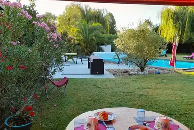 Image de Chambres d'hôtes, 5 min des Plages de Royan, jardin, cuisine, Piscine CHAUFFÉE!