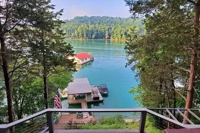 Image de Charmant A-Frame confortable Ă quelques pas de l'eau profonde du lac principal de Norris!