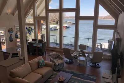 Image de L'automne est une belle période dans les Ozarks! 4 bds / 3 bungalow + dock 10 personnes