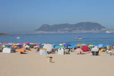 Image de appartement à la plage de Getares avec roomsbikeanddive