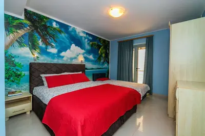 Image de Appartement exclusif de 2 chambres à coucher, à 2 minutes à pied d'une plage de sable.