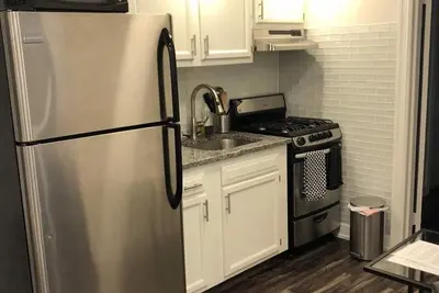 Image de Fantastique 2bed Apt / Parking disponible -20min à New York