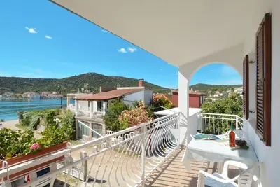 Appartement d'une chambre prés de la plage Vinisce, Trogir (A-16485-b)