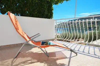 Appartement de deux chambres prés de la plage Vinisce, Trogir (A-16485-c)