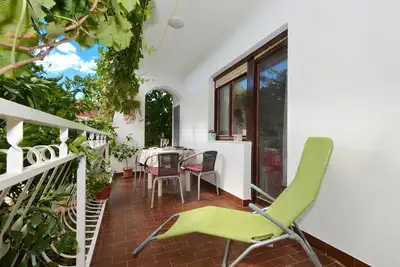 Appartement de deux chambres prés de la plage Vinisce, Trogir (A-16485-a)