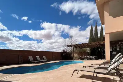 Image de Suivez-nous sur Instagram @lpvacationhome pour les mises Ă jour sur le pool. 4 Br 2 Ba 1hf Ba