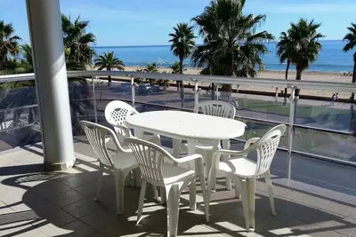 Image de Appartements avec piscine, en bord de mer. Réf. Pompeya-46