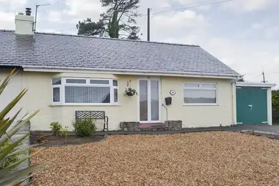 Image de 2 chambres à coucher à Benllech, near Llangefni