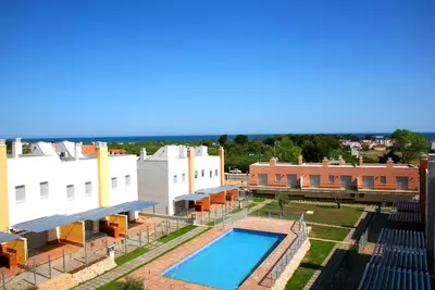 Image de Grandes maisons avec terrasse et piscine pour 6 personnes. Réf. via augusta-6