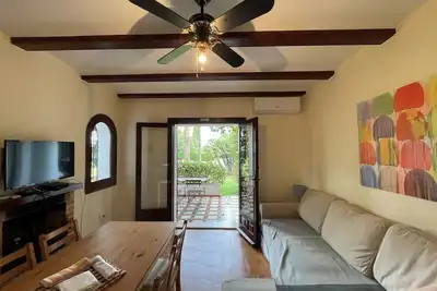 Image de Maison de ville, confortable et extérieure, avec vue sur le jardin.