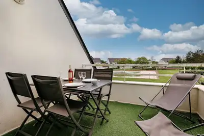 Carnac : Duplex 3 pièces avec Piscine Chauffée, Wifi et Parking, à 1 km de la Plage