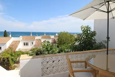 Image de Maison sur Rua Direita, avec une vue fabuleuse sur la mer et le Black Rock.