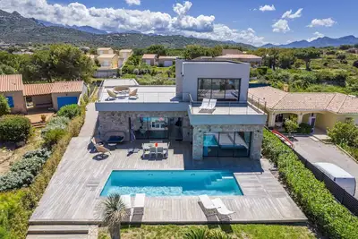 Image de Villa Contemporaine Spacieuse Et Lumineuse Avec Piscine CHAUFFÉE, Vue Mer!