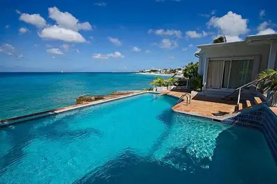 Image de Incroyable Ocean Front Villa à Pelican Key - Piscine et accès à l'océan