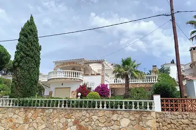 Image de Maison à L'Escala avec piscine privée et grand jardin et climatisation