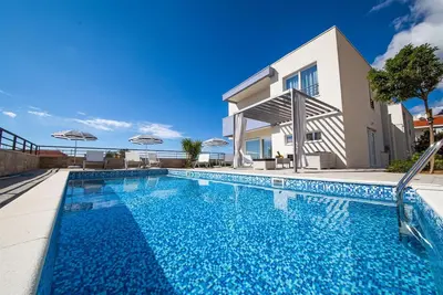 Image de Luxury Villa Red Silk with Heated Pool