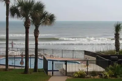 Image de \"Luxury Oceanfront\"!