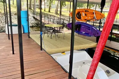 Image de Lac des Ozarks, maison 2 chambres, 1 salle de bain, front de lac avec quai, près de la ville