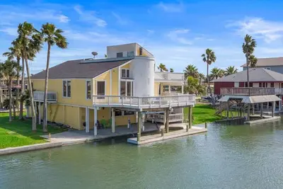 Image de Massive Waterfront Beach House - poisson - nager - profiter des couchers de soleil - dort jusqu'à 28!