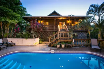 Image de Comme vu sur Hgtv-Tropical Island Pool Home avec Casita et 400 pieds Dock