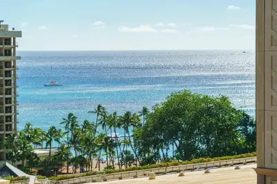 Image de 2 Parking gratuit! ! Spacieux Penthouse 1 Chambre Ă Palms Ă Waikiki (Pw01)