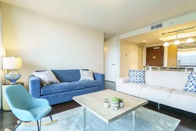 Image de Condominium de luxe de 2 chambres Ă Waikiki avec 1 Parking! Allure Waikiki