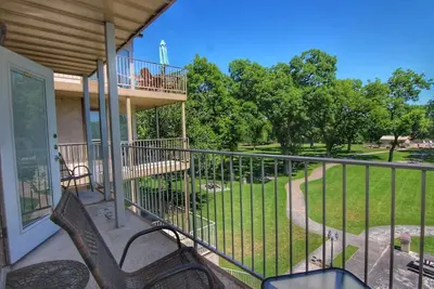 Image de Au-DELÀ De La RIVIÈRE - 4bdr / 3bth