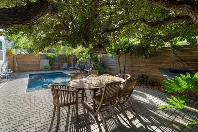 Image de Brand New 4 chambres, 2 suites de maître, piscine de la maison. . avril 2019