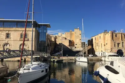 Image de Maison de ville très confortable, récemment rénovée. En plein cœur des 3 villes