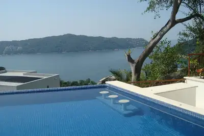 Image de Villa @ Acapulco Diamante, emplacement parfait. 5 minutes de la plage et des centres commerciaux