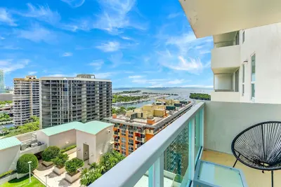 Image de 1510-2 Magnifique studio rénové à Coconut Grove