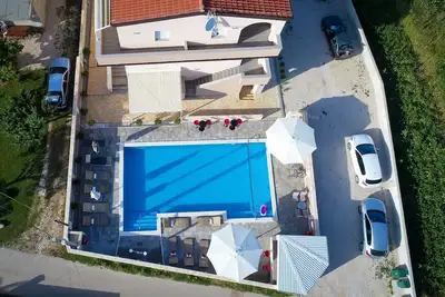 Image de Appartement avec vue sur la piscine