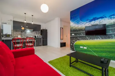 Image de Hébergement avec lit king + près du centre commercial Coresi-pour 4