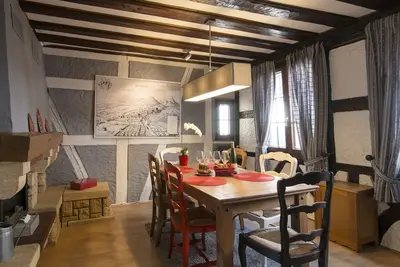 Image de Gîtes Les Marchands au centre de Ribeauvillé séjours et vacances en Alsace