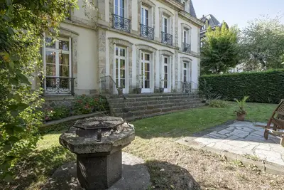 Image de Bel appartement de caractère centre ville avec jardin privatif