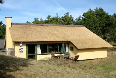 Image de Maison de vacances en pierre confortable sur un terrain dunaire, avec WiFi et four