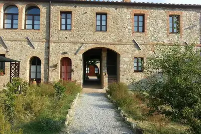 Image de Ancienne ferme typique de la Toscane, avec court de tennis et piscine, Q8