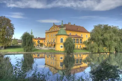 Image de Castle, large park with pool, tennis court, horses, near Vienna and Wach wine re