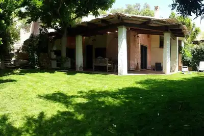 Image de Villa TRÈS COLORÉE IMMERGÉE Dans Le Vert 10% de réduction du 30 \/ 07-11 \/ 08