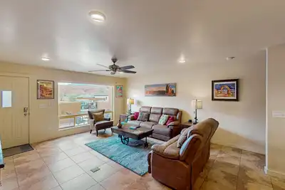 Image de Townhome spacieux w / piscine saisonnière partagée et bain à remous - excellent emplacement!