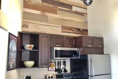 Image de Incroyable 3 chambres, pratiquement sur les pistes Récemment rénové avec cuisine neuve