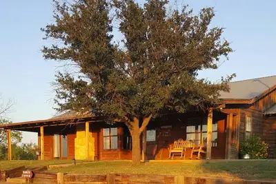 Image de Chalet familial sur une superficie, beaucoup d'espace, de la faune, des chevaux et des bovins