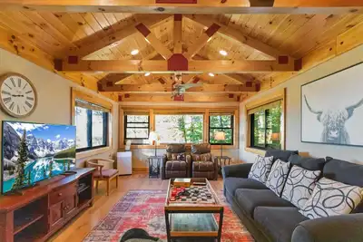 Image de Charmante maison de montagne, grandes vues, suite king master, Animaux acceptés, à 5 min des pistes!