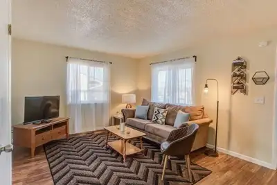 Image de 2br aptmt ✾ Parcs Terrasse privée, vue sur la montagne!