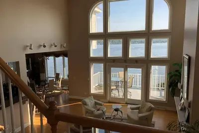 Image de Belle maison de ville au bord de l'eau du lac Saratoga + équipements communautaires
